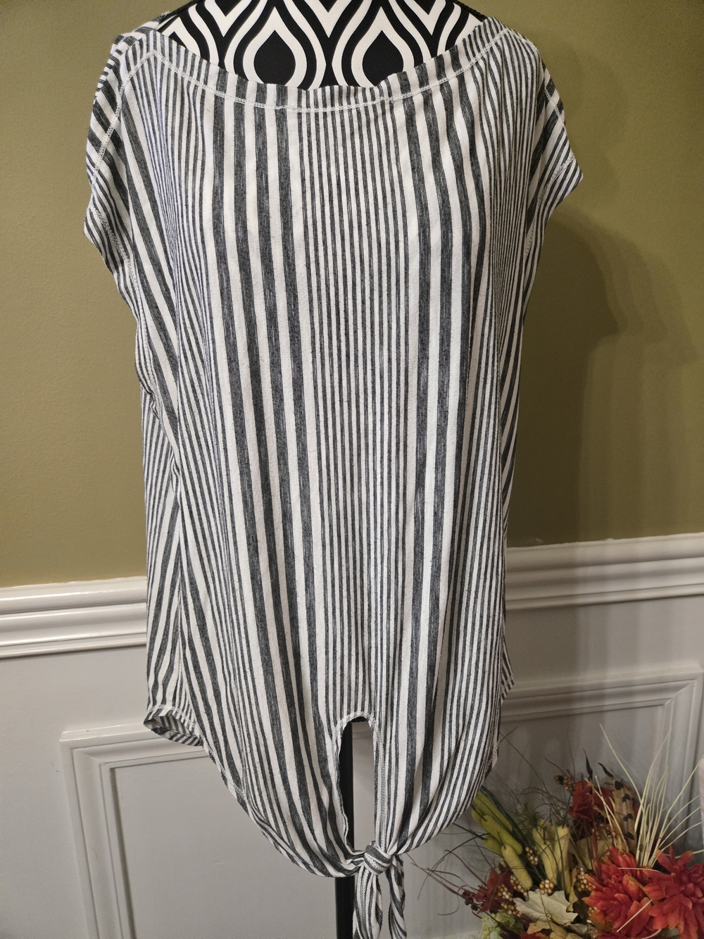 Max Studio Black and White Vertical Stripe Top Large